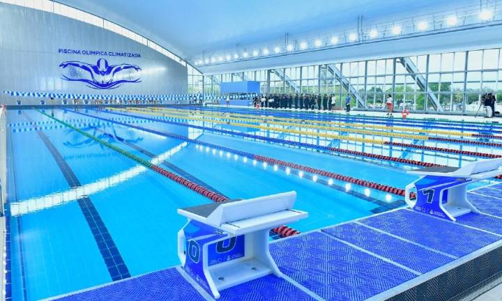El Gobernador inauguró la piscina olímpica cubierta climatizada y la pista de atletismo