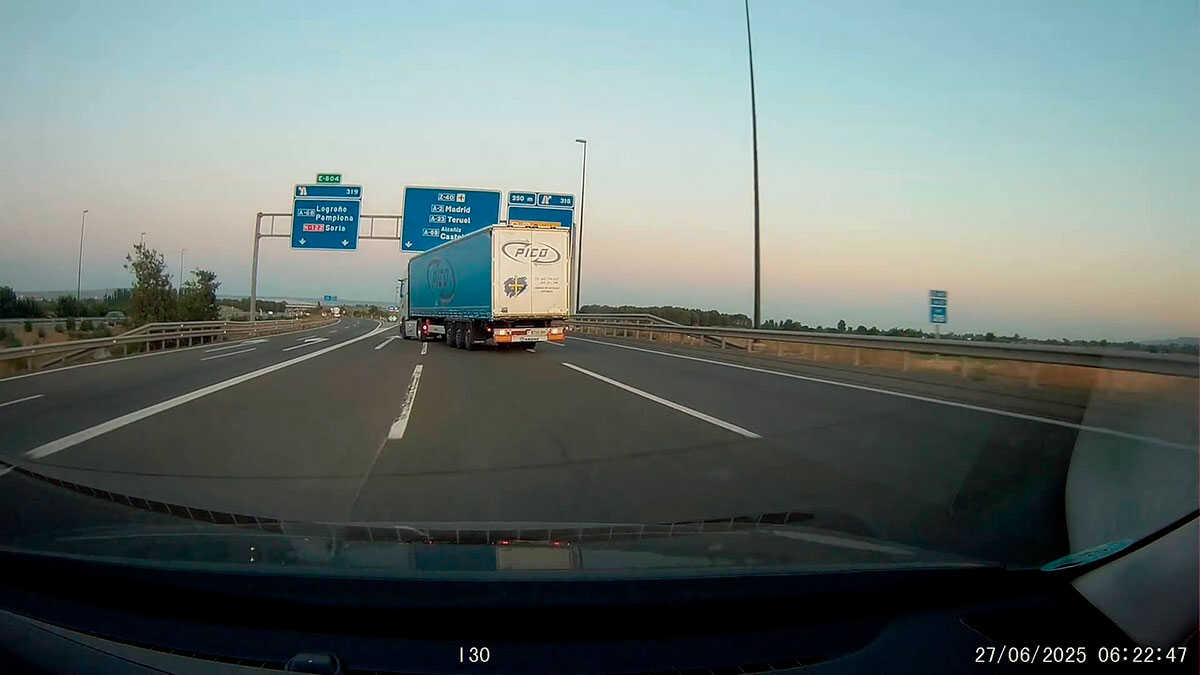 Un vídeo en redes revela el brutal cruce de carriles en Zaragoza realizado por un camionero en la A