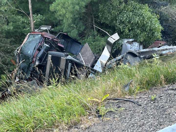 Austintown couple suing trucking company over tar spill from turnpike crash