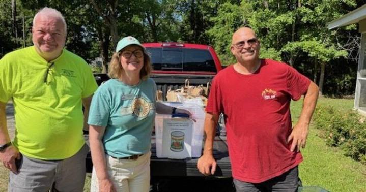 Camp Don Lee collects food for Pamlico pantry