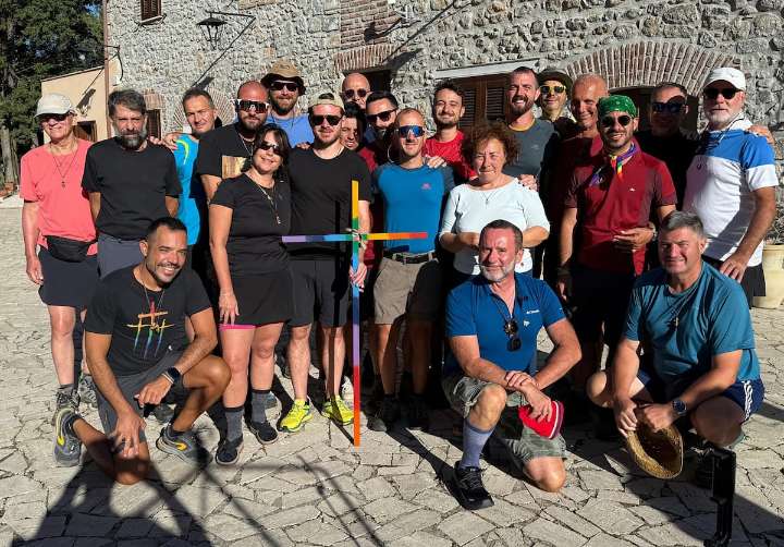 Los católicos LGTBIQ+ entran por la Puerta Santa del Vaticano