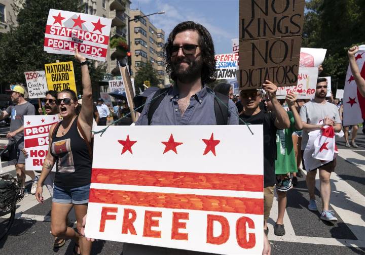 Thousands protest for a 'Free D.C.' on 4th week of federal control in Washington
