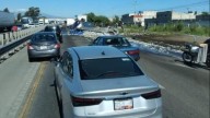 Volcó la Caja de un Tráiler Cargada con Cervezas en la Autopista México