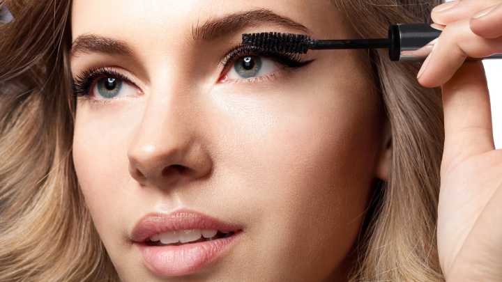 La máscara de pestañas más famosa no es de lujo, es de Maybelline y cuesta menos de 10 euros