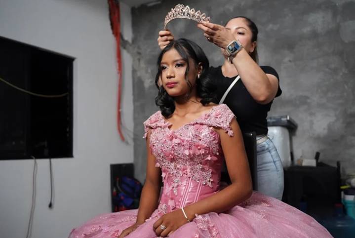 De la soledad de su fiesta de 15 años al escenario: la quinceañera humilde de San Luis Potosí que conmovió a todo México