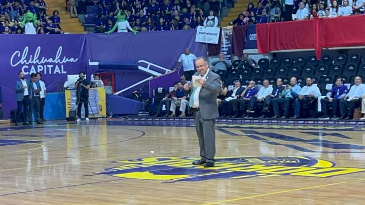 Rector da bienvenida a 6 mil alumnos de nuevo ingreso de la UACH