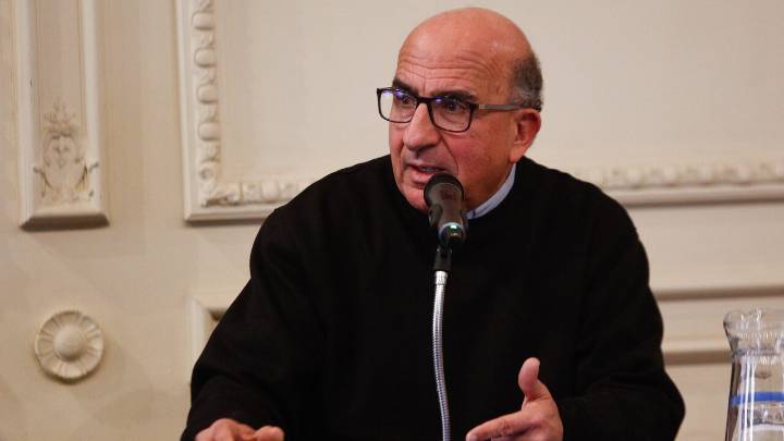 Cardenal Chomalí critica proyecto de eutanasia y dice que "con la eutanasia no se alivia nada, se termina con una vida"