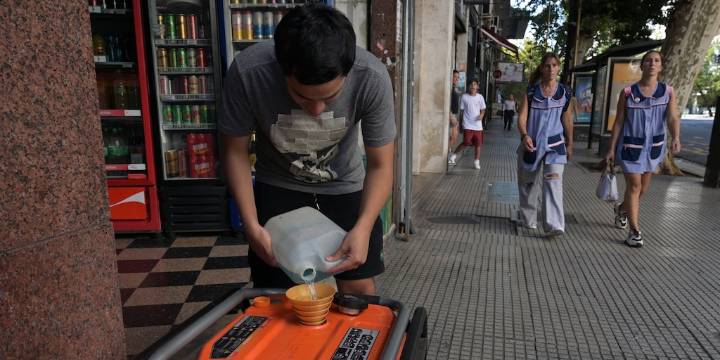 Cortes de luz: el Gobierno permitirá a hogares y comercios vender electricidad para bajar la demanda en los picos de calor