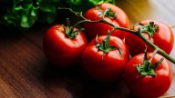 Los tomates se mantendrán firmes y frescos durante días con un simple detalle que seguro no conocés