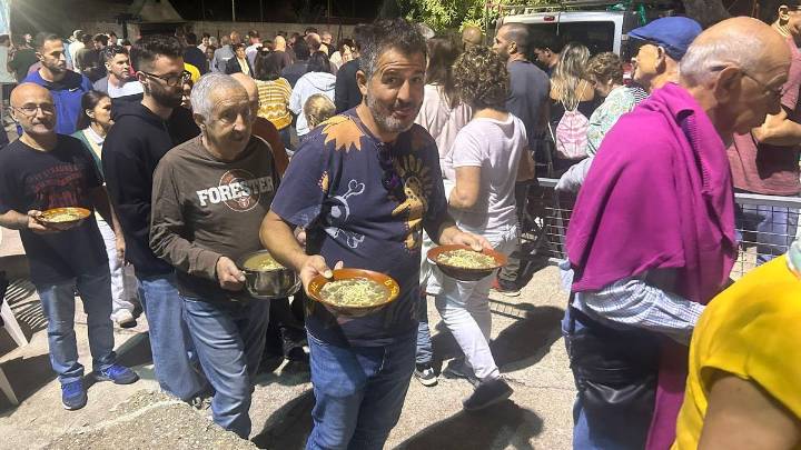 Festes des vermar 2025: Unas 3.000 personas degustan la 'fideuada' de Can Arabí en Binissalem