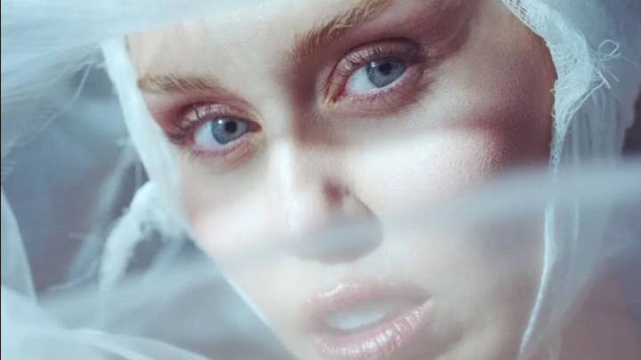 Miley Cyrus: cómo recrear su maquillaje icy siren de ‘Secrets’