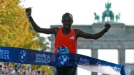 Sawe gana el Maratón de Berlín pero no puede asaltar el récord mundial