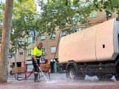 El Ayuntamiento borra una bandera de Palestina pintada con tiza por niños de Malasaña