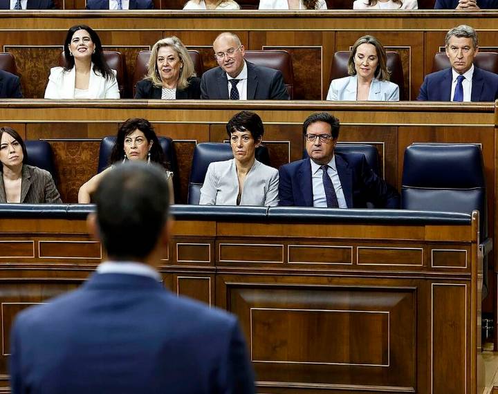 El traspaso de la inmigración a Cataluña agrieta la coalición