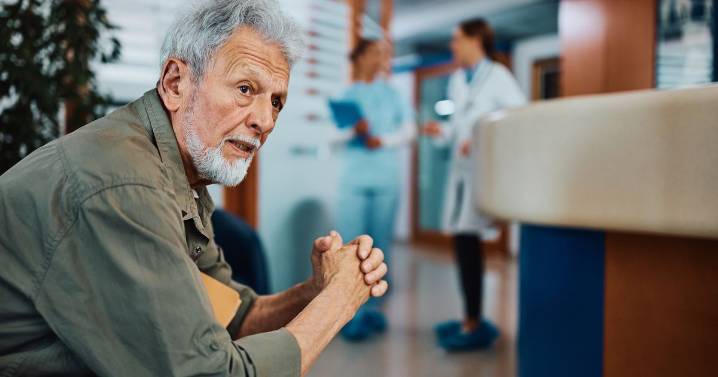 People on Universal Credit and 12 other benefits urged to update DWP over hospital stays