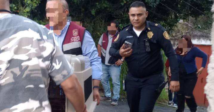 Policías y rescatistas atienden a perro con heridas en Tlalpan