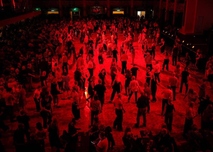 What Is ‘Soft Clubbing’ And Why Are Illinois Gen Z’ers All About It?