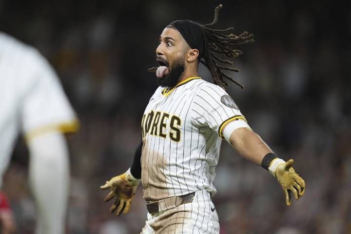 Fernando Tatis Jr.'s 10th-inning sacrifice fly lifts the Padres to a 4