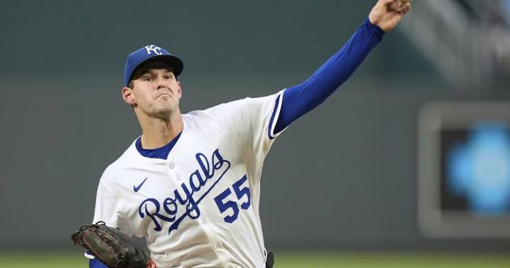 Royals score four in the eighth to snap Seattle's 10