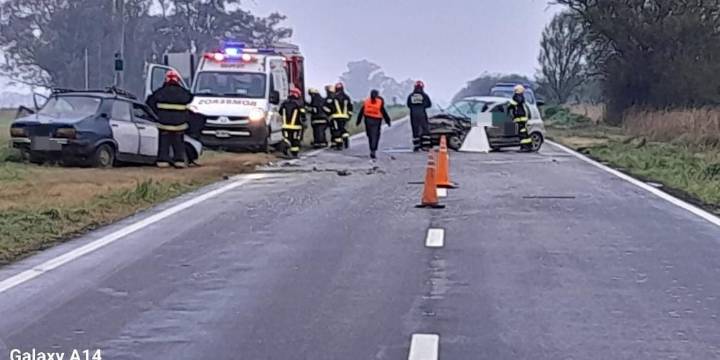 Trágico accidente en Córdoba: dos autos chocaron de frente y murieron tres personas
