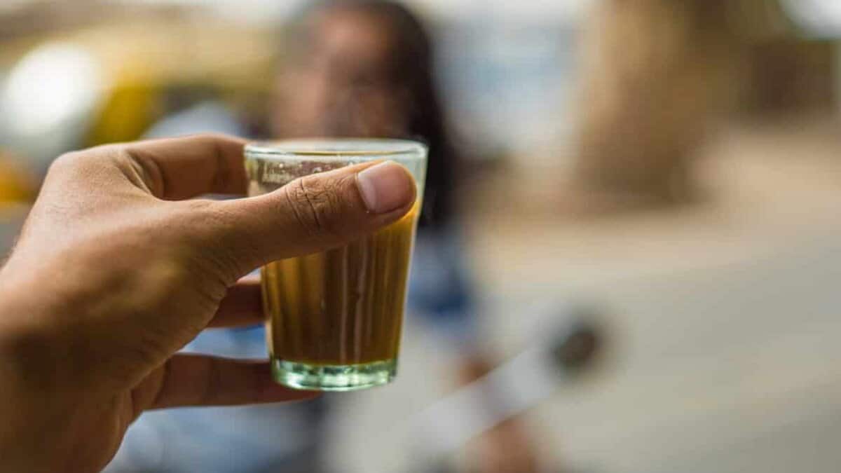 Hyderabad: Rising waiter wages force Irani cafes to adopt self