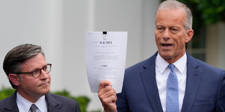 US government on brink of first shutdown in almost seven years amid partisan standoff in Congress