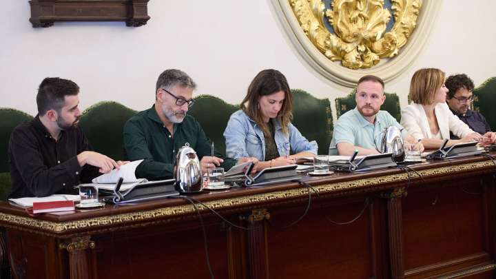 El PSN exige rechazar a ETA en Pamplona mientras sostiene al gobierno municipal de Bildu