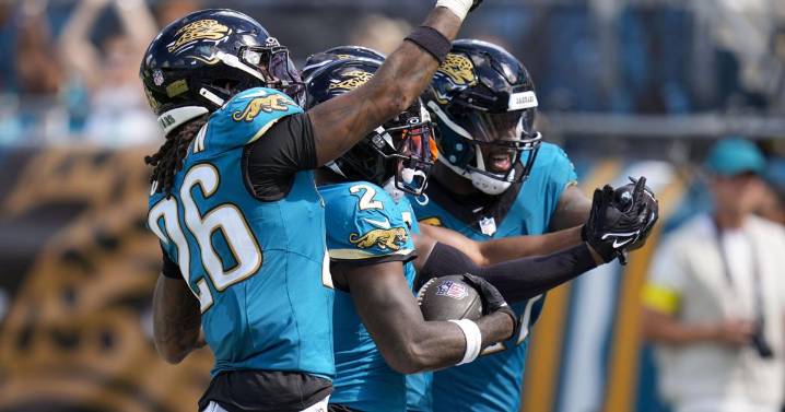 Jaguars defense is lean, mean and carrying the team to victories after woeful 2024
