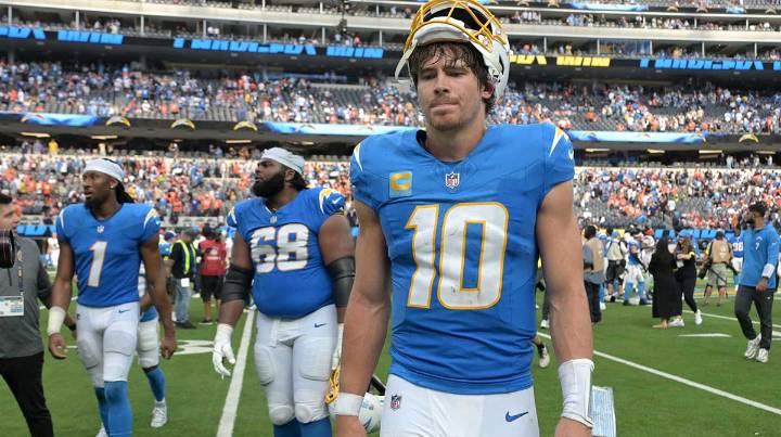 Mario Cristobal reflects on Chargers’ Justin Herbert and his perfectionist mentality