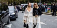 Los 5 nuevos vestidos cortos de Zara, inspirados en la pasarela, perfectos para llevar con botas altas