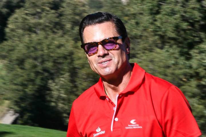 La dulce vida de Peña Nieto: reaparece jugando golf en España