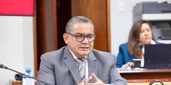 Congreso: moción de censura contra Juan José Santiváñez consiguió las firmas necesarias para ser presentada