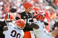 Bengals' defense leads the way in 17