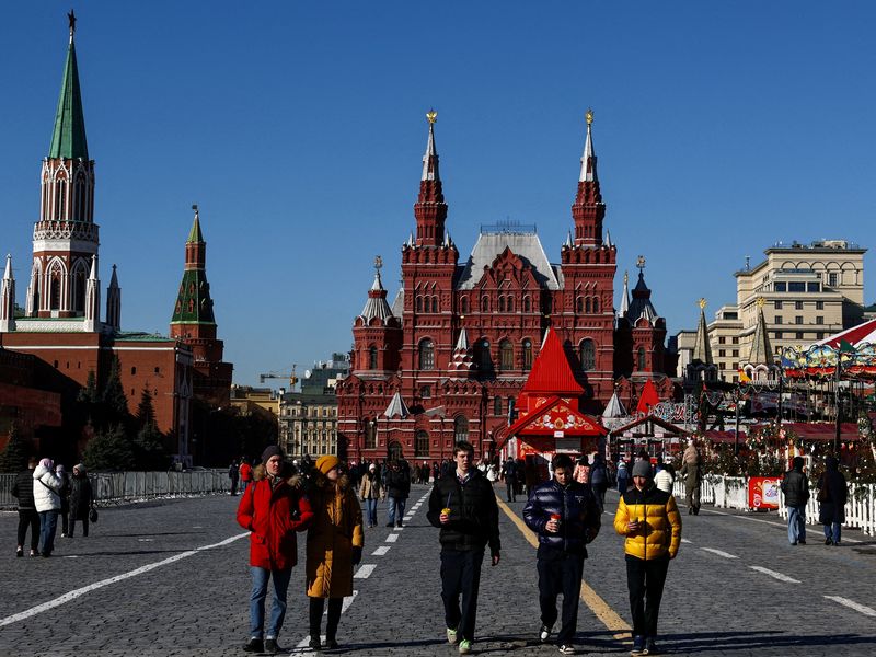 Russian government explores way to make ends meet as budget deadline looms