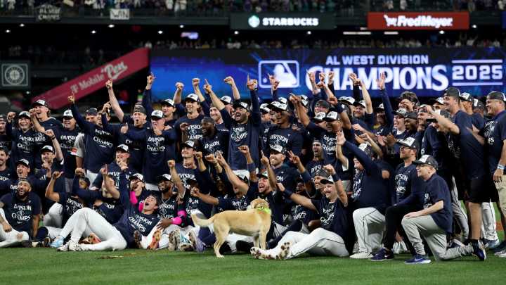 Mariners clinch AL West: Seattle holds off Astros, secures division title for first time since 2001