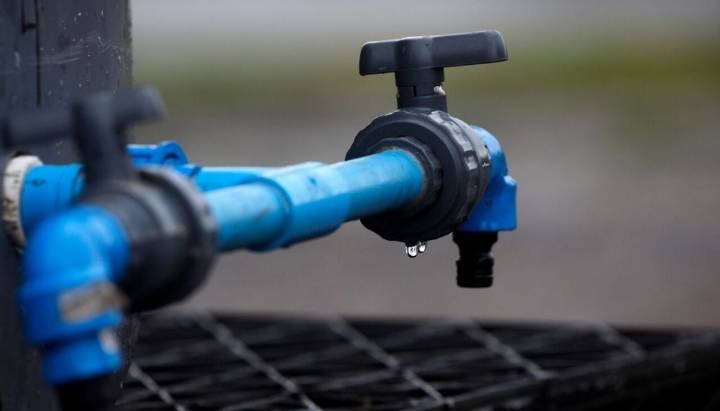 Corte de agua se extenderá por 36 horas en la RM: se desplegaron 62 puntos de abastecimiento