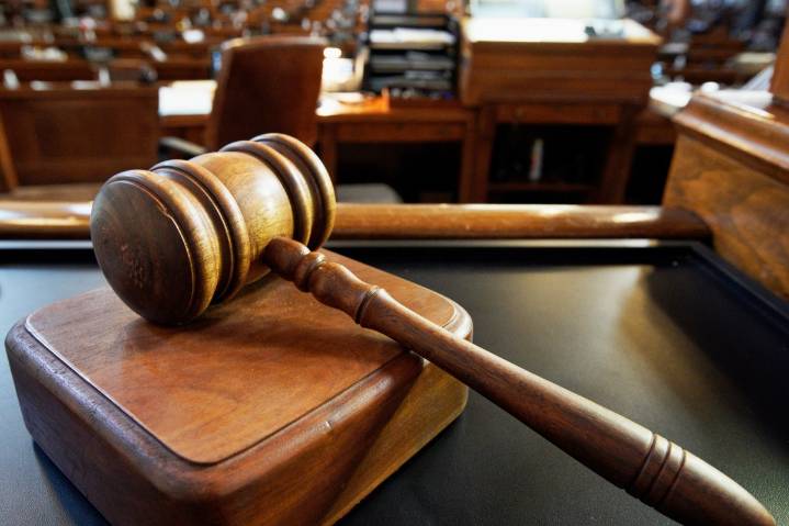 Juez Federal bloquea el despido de más de 500 empleados de la Voz de América