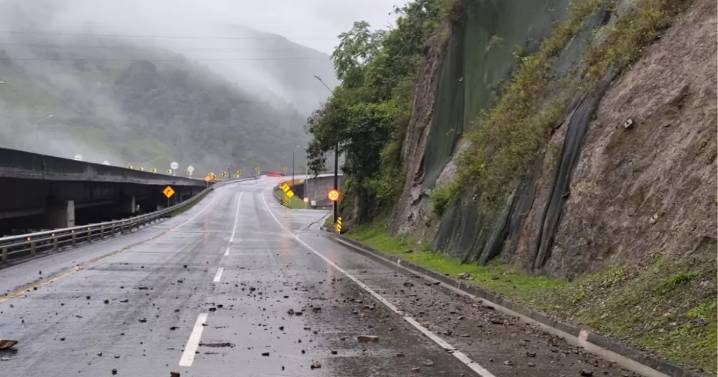 Gobierno implementa medidas tras derrumbe en la vía Bogotá