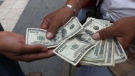 Dólar en caída libre: sepa cómo aprovechar la baja del billete verde para lograr algunas utilidades