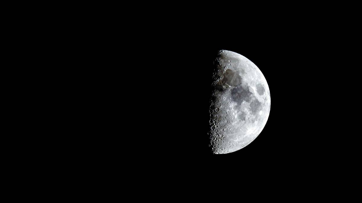 Calendario lunar octubre 2025: mejores días para cortarse el pelo y depilarse