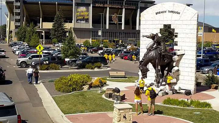 UW Football Fans Frustrated By Long Lines To Get Into Game