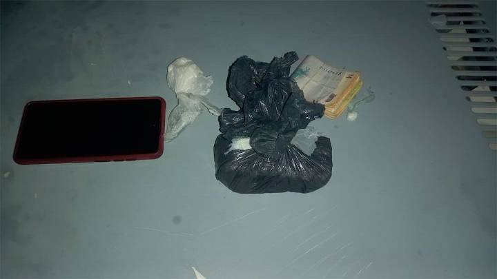 Durante un operativo de control vial en Loreto, la policía detuvo a un hombre y secuestró cocaína