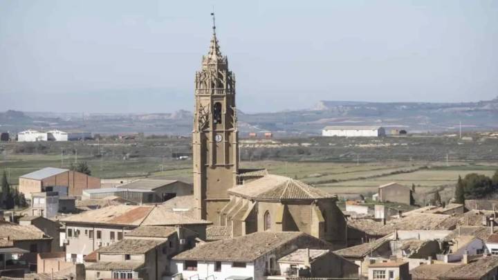 Casa a la venta en un pueblo cerca de Zaragoza por 83.000 euros: huerto y tres habitaciones