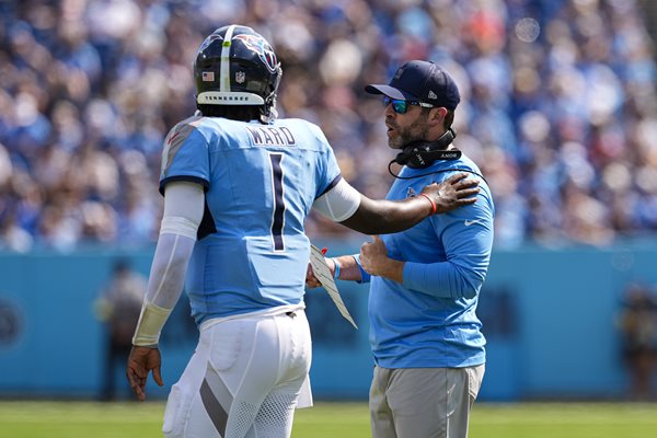 Boos, chants of 'fire Callahan' heard during Titans' 41