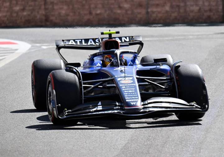 Sainz aprovecha el lío para una memorable 2ª posición en la parrilla de Bakú
