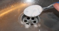 Para qué sirve mezclar bicarbonato de sodio y detergente