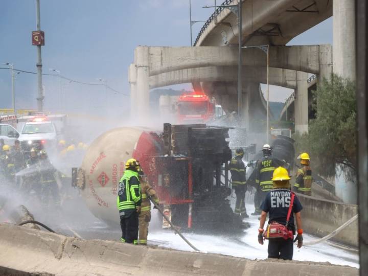 Actualización: Decesos por volcadura y explosión de pipa suben a 26