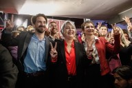 Sorpresiva aparición de Tohá en lanzamiento de campaña de Jara