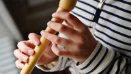 Aduana mexicana detiene instrumentos musicales donados a niños de Chiapas; amenaza con destruirlos