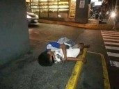 Un niño y su perro en las calles de Manila conmueven al mundo con su abrazo